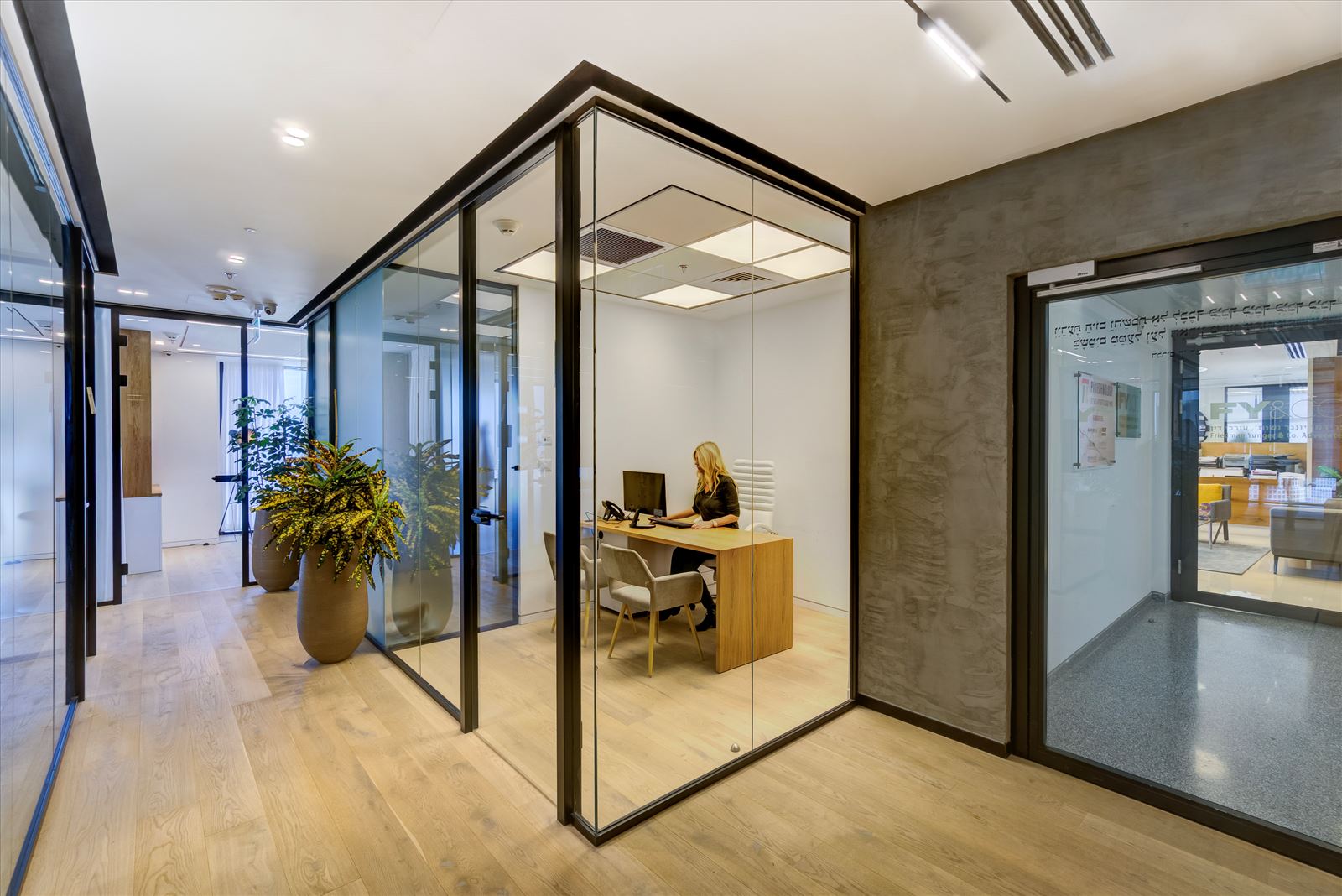 Pie Technology Office - תאורה בחדרי המשרד על ידי דורי קמחי תאורה אדריכלית