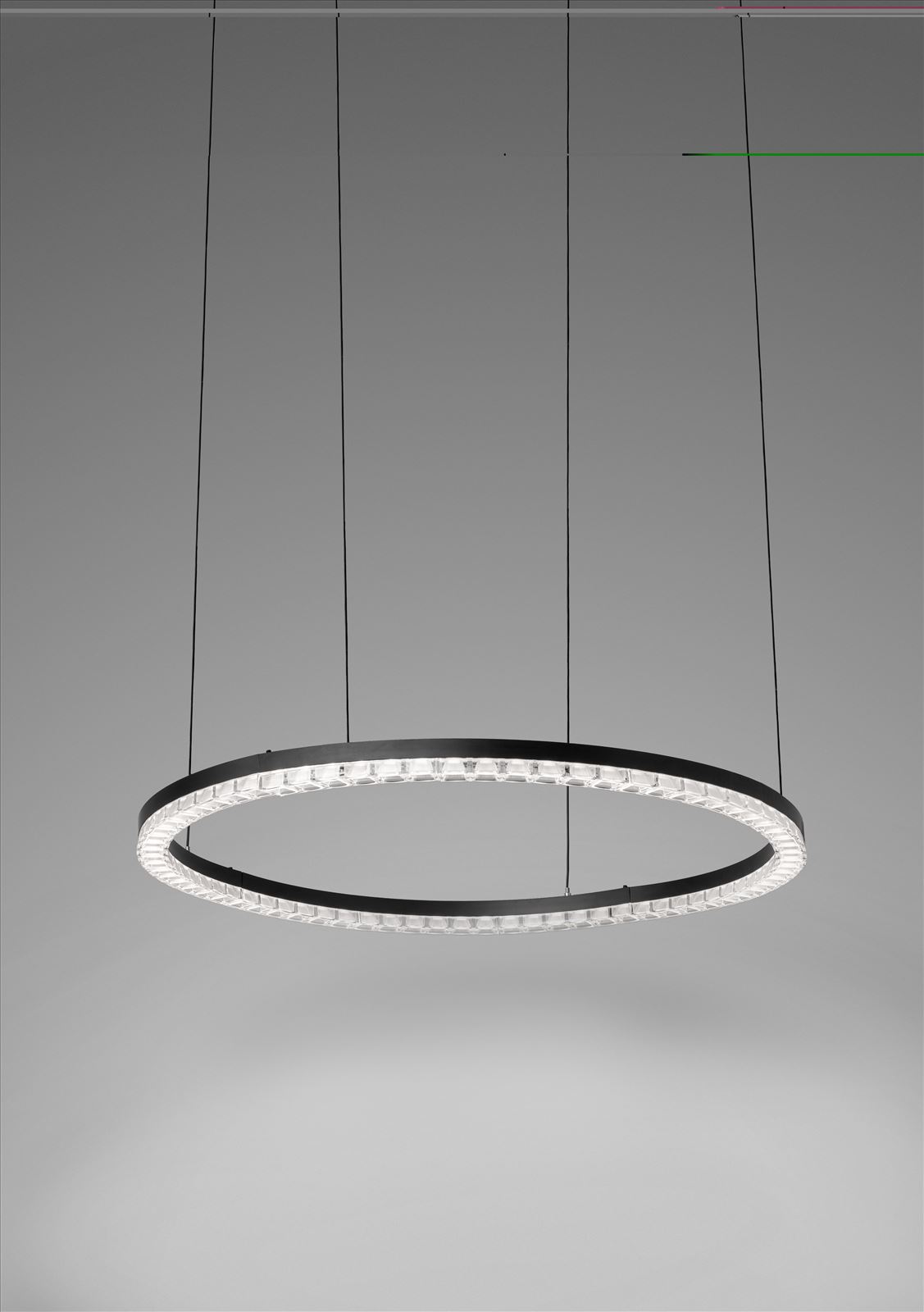 גופי תאורה בקטגוריית: מנורות תליה ,שם המוצר: תליה  OBJECTIV ק-65 