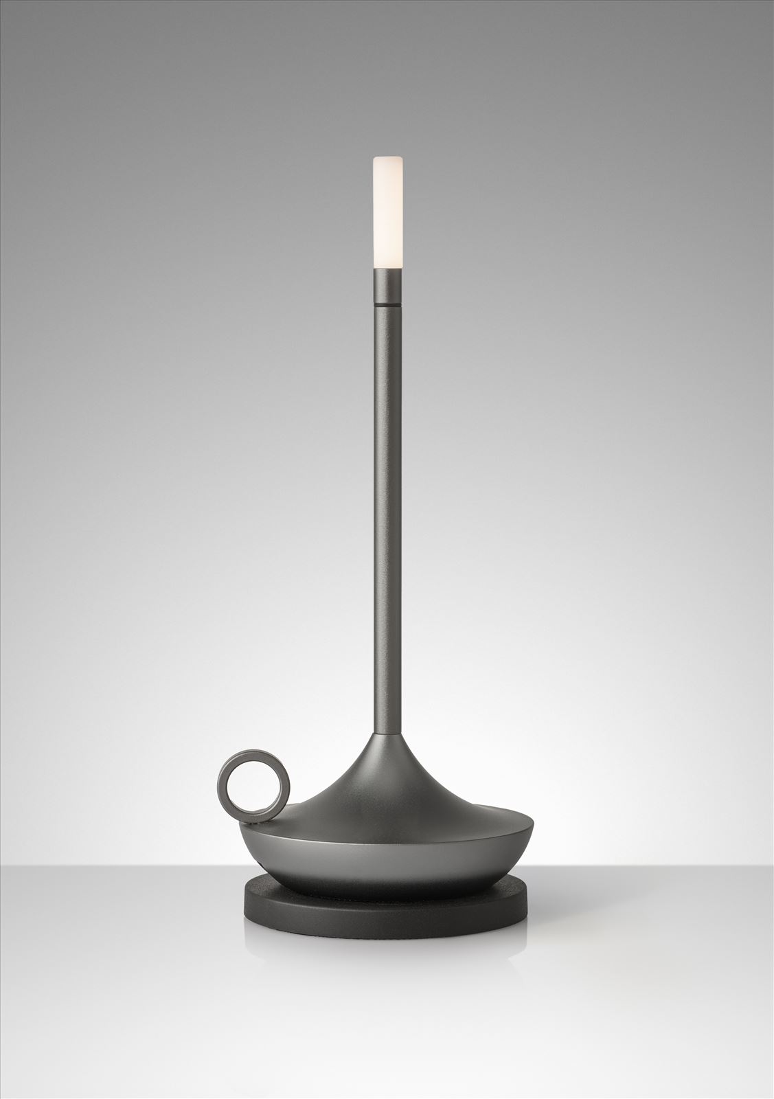 גופי תאורה בקטגוריית: מנורות שולחן  ,שם המוצר: מ. שולחן  I STICK נטענת + משטח טעינה